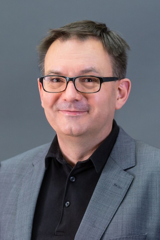 Dr. Tobias Robischon